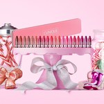 クリニークのクリスマス限定キット、人気のリップカラー20色が一つに｜写真5