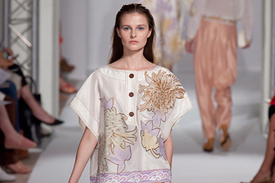 レオナールの新クリエイティブ・ディレクターにマキシム・シモアンス