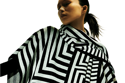 ミー イッセイ ミヤケ11月の新作 - フラワーモチーフのトップスやジオメトリック柄のニット