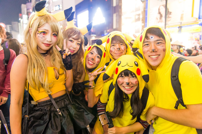 ハロウィン仮装スナップ 渋谷に溢れるピカチュウ りゅうちぇる ハーレイ クイン ファッションプレス