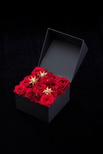 男性向けフラワーショップ「サンジョルディフラワーズ」のクリスマス限定フラワーギフト｜写真1