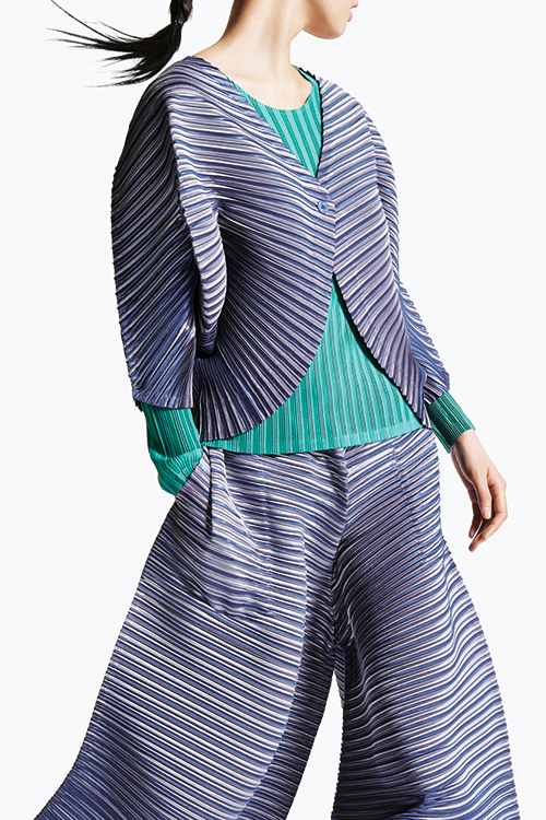 プリーツ プリーズ イッセイ ミヤケ11月の新作 器の鮮やかなカラーを転写したプリーツトップス ファッションプレス