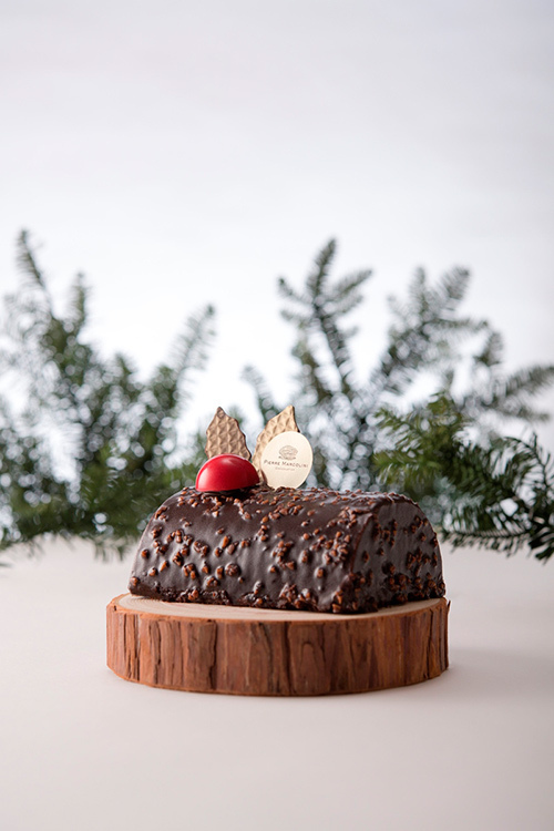 ピエール マルコリーニのクリスマス 苺とホワイトチョコレートムースのケーキ ファッションプレス