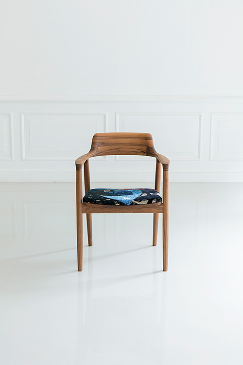 ミナ ペルホネン×マルニ木工の限定チェアが新宿で-余り布のパッチワークと木目を活かした個性的な椅子｜写真12