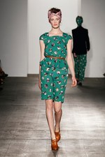 よそよそしいエレガントさと、子供のような純真な強さ - カレンウォーカー(KAREN WALKER) 2012年春夏コレクション｜写真17