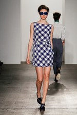 よそよそしいエレガントさと、子供のような純真な強さ - カレンウォーカー(KAREN WALKER) 2012年春夏コレクション｜写真25