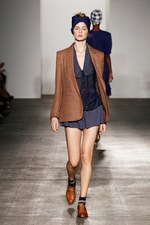 よそよそしいエレガントさと、子供のような純真な強さ - カレンウォーカー(KAREN WALKER) 2012年春夏コレクション｜写真28