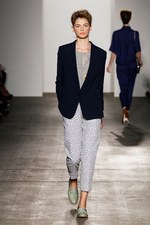 よそよそしいエレガントさと、子供のような純真な強さ - カレンウォーカー(KAREN WALKER) 2012年春夏コレクション｜写真30