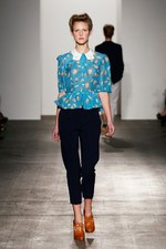 よそよそしいエレガントさと、子供のような純真な強さ - カレンウォーカー(KAREN WALKER) 2012年春夏コレクション｜写真31