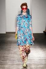 よそよそしいエレガントさと、子供のような純真な強さ - カレンウォーカー(KAREN WALKER) 2012年春夏コレクション｜写真34