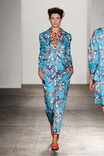 よそよそしいエレガントさと、子供のような純真な強さ - カレンウォーカー(KAREN WALKER) 2012年春夏コレクション｜写真39