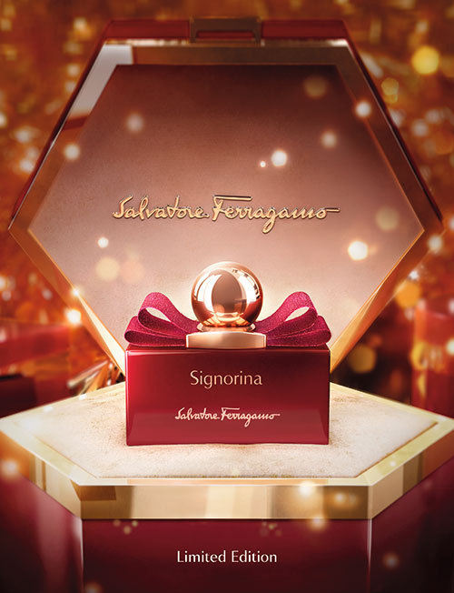 サルヴァトーレ フェラガモの人気香水「シニョリーナ」が真紅のドレスを纏いクリスマスデザインに | 写真