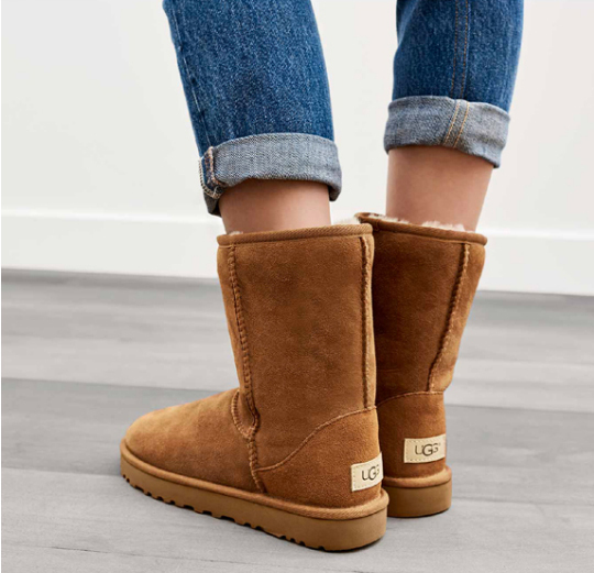 UGGのブーツ「クラシック ショート II＆ミニII」スワロフスキーの 