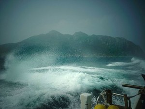世界遺産 沖ノ島の知られざる姿を紹介、日本橋で写真展「沖ノ島 神宿る海の正倉院」｜写真2