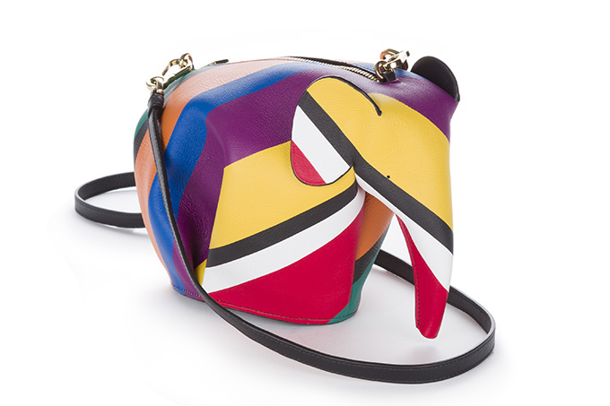 ロエベのクリスマス限定コレクション「ストライプ」鮮やかな色彩のストライプ柄をバッグや小物に | 写真
