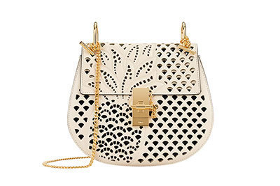 クロエの人気バッグがホリデーデザインに、アルファベットにフォーカスした限定ブティックも全国へ