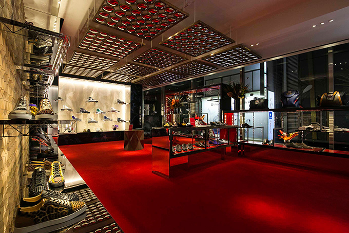 クリスチャン ルブタン、日本初メンズオンリーの旗艦店が東京・銀座にオープン｜写真7