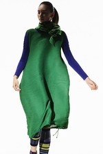 ミー イッセイ ミヤケ17年春夏より、ラテン音楽を幾何学柄で表現したトップス｜写真1