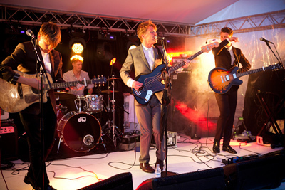 FASHION‘S NIGHT OUTでバーバリー表参道にてUKバンドのライブパフォーマンスが！ - クリストファー・ベイリーも来日