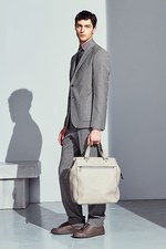 ボッテガ・ヴェネタ17年メンズプレフォールコレクション - 幾何学柄のスーツを上品にカジュアルダウン｜写真2