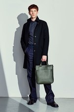 ボッテガ・ヴェネタ17年メンズプレフォールコレクション - 幾何学柄のスーツを上品にカジュアルダウン｜写真16