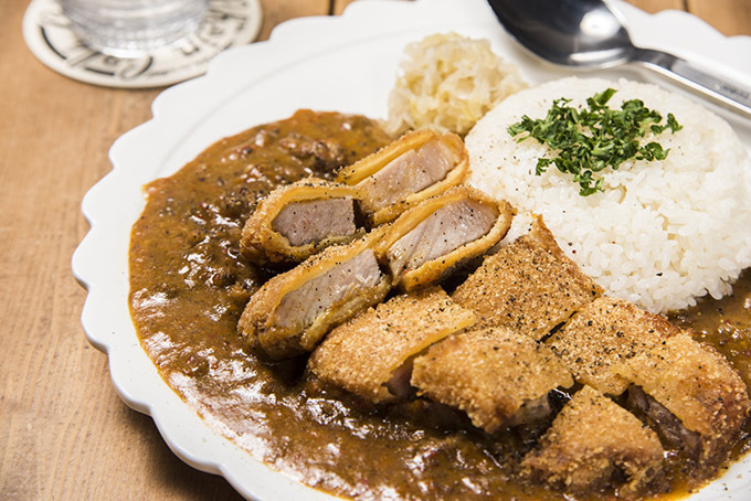 グロリアスチェーン カフェ、吉祥寺「肉山」とコラボしたハムカツカレーを1日30食限定で提供 | 写真