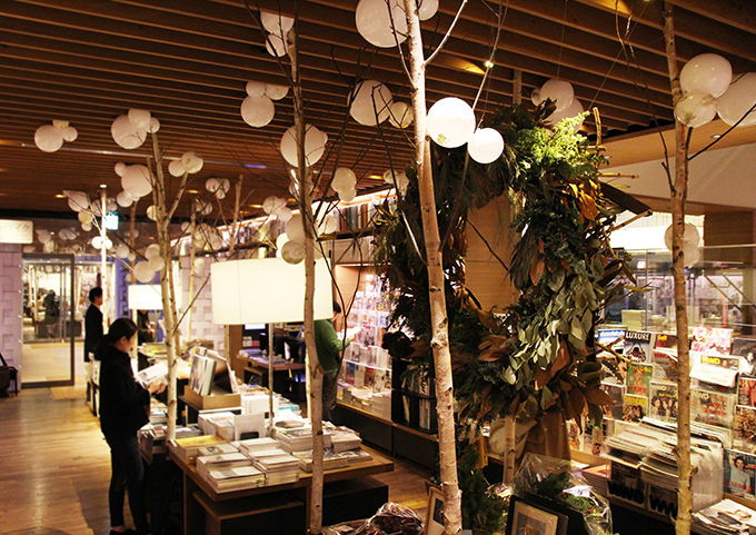 代官山T-SITE・蔦屋書店、植物とバルーンアートによるライトアップ＆クリスマスマーケット開催｜写真2