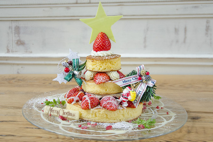 カフェ アクイーユの「ストロベリーツリーパンケーキ」クリスマスシーズン限定で発売 | 写真