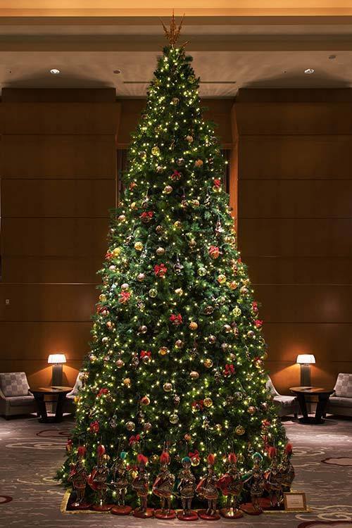 ドルチェ＆ガッバーナ、ザ・リッツ・カールトン東京のクリスマスツリーをデザイン｜写真1