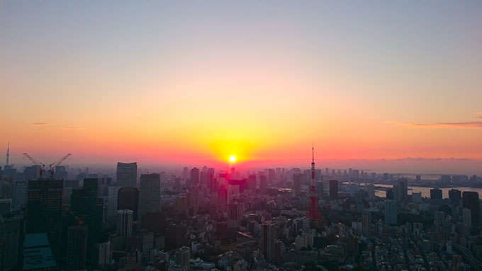 六本木ヒルズ展望台で 初日の出 を鑑賞 都内随一の高さで関西 関東のお雑煮も堪能 ファッションプレス