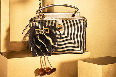 フェンディ新作ゴールド エディション、金×黒のバッグ「ドットコム」「ピーカブー」など