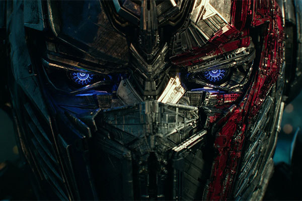 映画『トランスフォーマー／最後の騎士王』オプティマス・プライムが敵に？シリーズ新3部作の第1弾