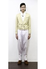 80年代の雰囲気をミックスしたエレガントスタイル-TOGA VIRILIS（トーガ ビリリース）2012年春夏｜写真1