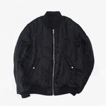 布袋寅泰×タケオキクチ、“ギタリズム柄”のリバーシブルMA-1や