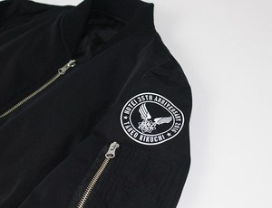 布袋寅泰×タケオキクチ、“ギタリズム柄”のリバーシブルMA-1やハット