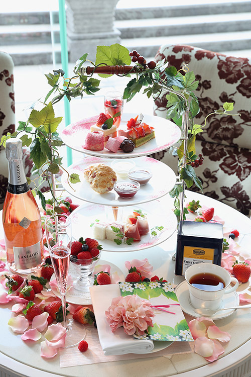 「ストロベリー アフタヌーンティー」をラ・スイート神戸で - 柔らかな求肥を纏ったイチゴスイーツ｜写真1