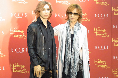 YOSHIKIが2人!? 本人が等身大フィギュアとご対面