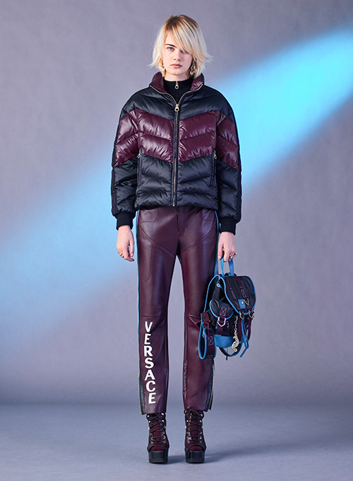 ヴェルサーチェ 2017年プレフォール｜female ダウンジャケット