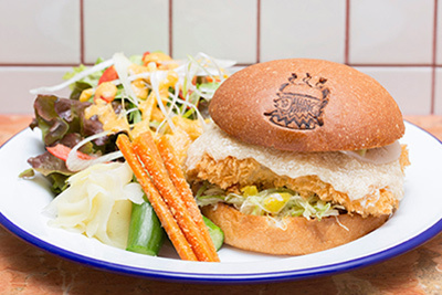 ◉ フィッシュバーガー◉デリシャステリヤキバーガー◉ブラックホールドーナツ 魚が主役！中目黒のフィッシュバーガー専門店「デリファシャス