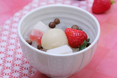 船橋屋「苺ミルクあんみつ」