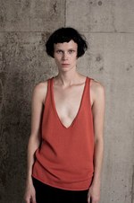 リスマット バイ ワイズ17年春夏アイテム - "スリット"を取り入れた軽やかなニットウェア｜写真2