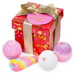 ラッシュのバレンタイン限定ギフト - フローラルの香りと“LOVE”で満たすバブルバーやバスボム｜写真3