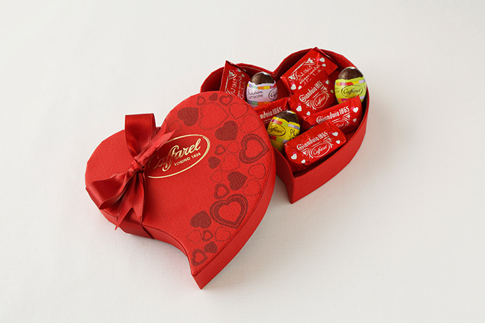 カファレルのバレンタインチョコレート、真っ赤なパッケージの新作「ラブ・ジャンドゥーヤ」 | 写真