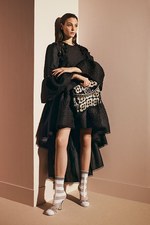 フェンディ 2017年プレフォールコレクション - おとぎ話の世界へ誘うファッションの魔法｜写真31