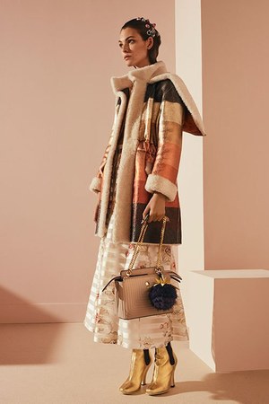 フェンディ 2017年プレフォールコレクション - おとぎ話の世界へ誘うファッションの魔法｜写真20