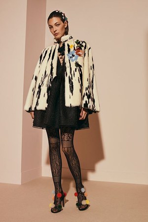 フェンディ 2017年プレフォールコレクション - おとぎ話の世界へ誘うファッションの魔法｜写真24