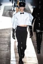 モスキーノ 2018-19年秋冬メンズコレクション - “見せる色気”と“隠す色気”｜写真23