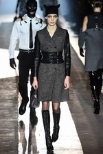 モスキーノ 2018-19年秋冬メンズコレクション - “見せる色気”と“隠す色気”｜写真11