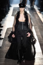 モスキーノ 2018-19年秋冬メンズコレクション - “見せる色気”と“隠す色気”｜写真103