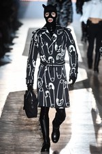 モスキーノ 2018-19年秋冬メンズコレクション - “見せる色気”と“隠す色気”｜写真25